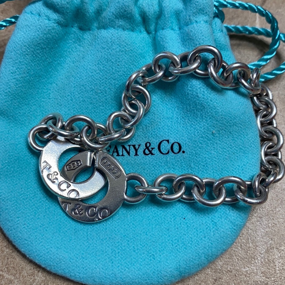 Tiffany & Co. Circle Clasp Toggle Bracelet ✨